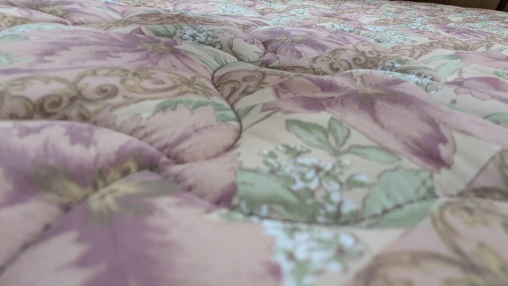 23年使った古いマットレスの腰部分の画像